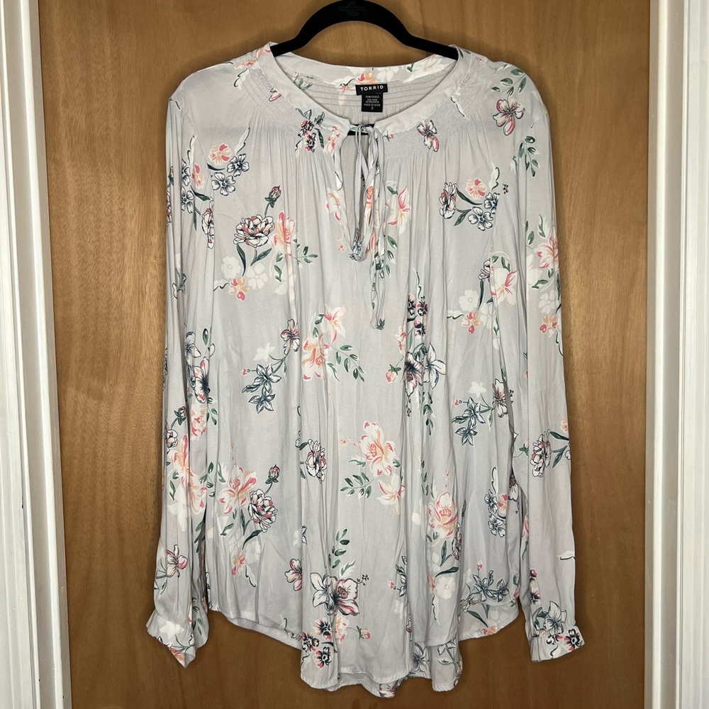 Long sleeve blouse with key hold tie in front